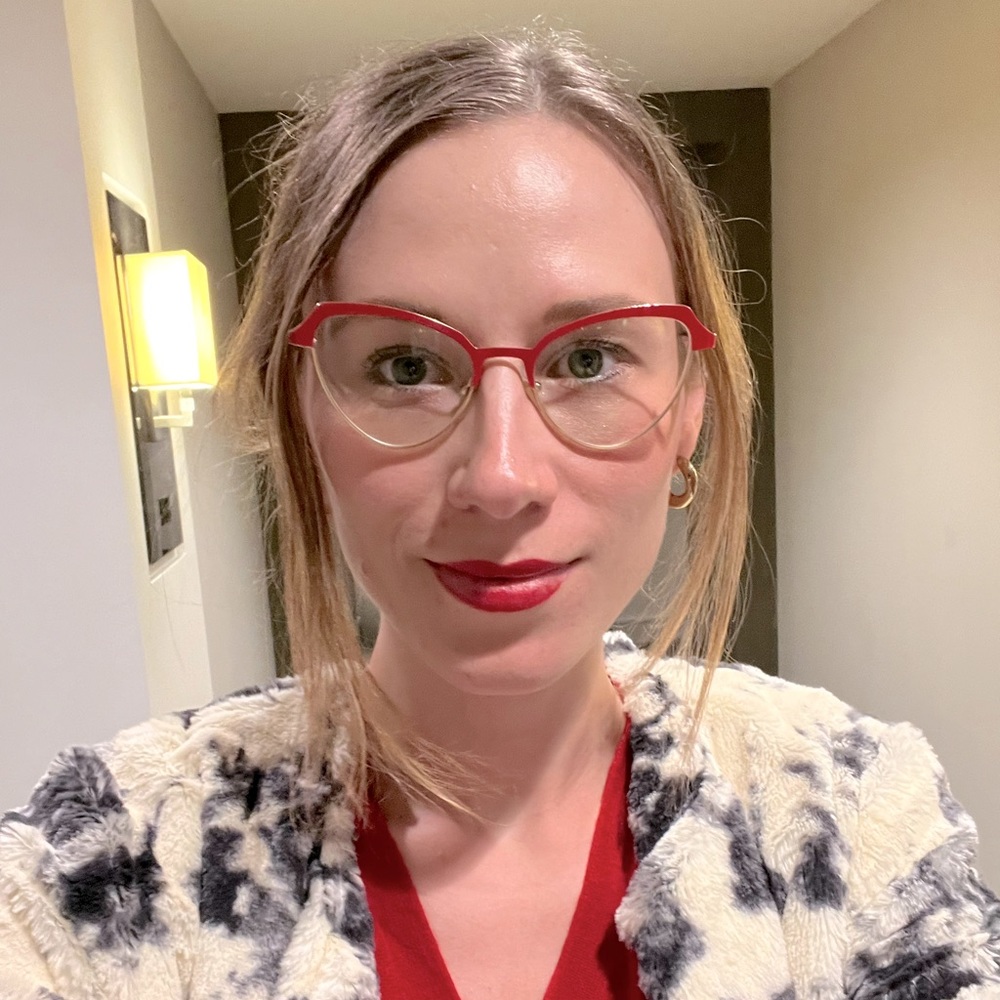 Meet your Posher, Emily
